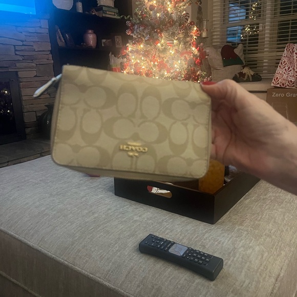 Coach Beige Signature Wallet - Picture 3 of 4